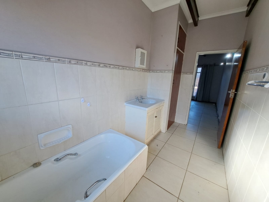 3 Bedroom Property for Sale in Safari Gardens North West